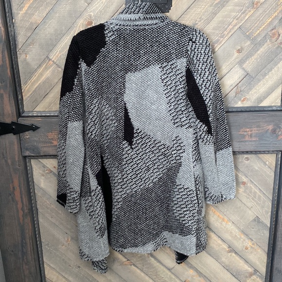❤️Sold❤️ Gorgeous black/gray Sweater Coat ❤️ - Picture 8 of 8